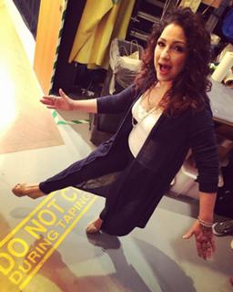 Gloria Estefan feet photo thumbnail
