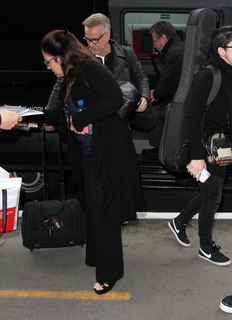 Gloria Estefan feet photo thumbnail