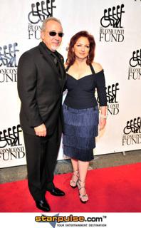 Gloria Estefan feet photo thumbnail
