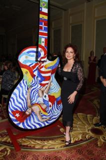 Gloria Estefan feet photo thumbnail