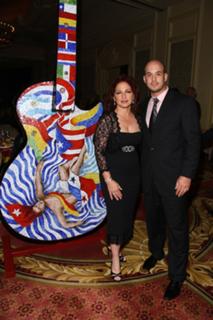 Gloria Estefan feet photo thumbnail