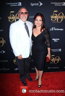 Gloria Estefan feet photo thumbnail