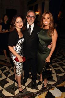 Gloria Estefan feet photo thumbnail