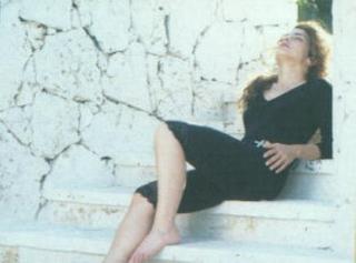 Gloria Estefan feet photo thumbnail