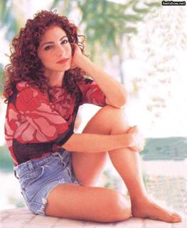 Gloria Estefan feet photo thumbnail