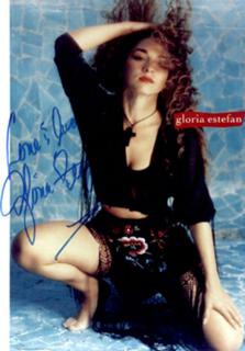 Gloria Estefan feet photo thumbnail