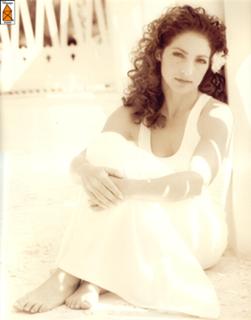 Gloria Estefan feet photo thumbnail