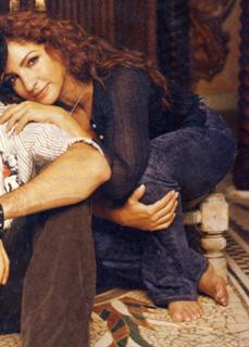 Gloria Estefan feet photo thumbnail