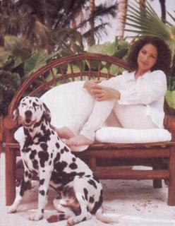 Gloria Estefan feet photo thumbnail