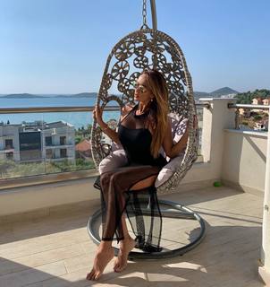 Gloria feet photo 2