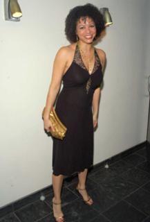 Gloria Reuben feet photo 7