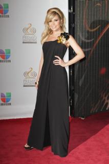 Gloria Trevi feet photo thumbnail