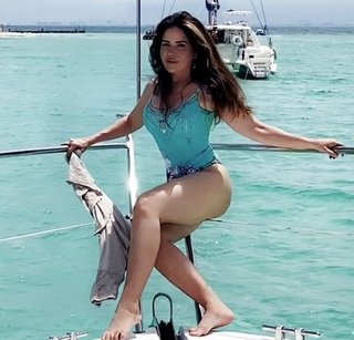 Gloria Trevi feet photo thumbnail