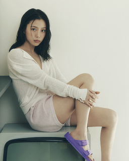 Go Min-Si feet photo thumbnail