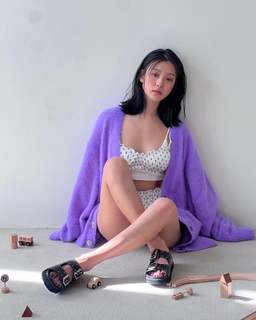 Go Min-Si feet photo thumbnail