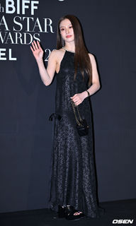 Go Min-Si feet photo thumbnail