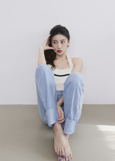 Go Youn-jung feet photo thumbnail