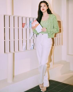 Go Youn-jung feet photo thumbnail