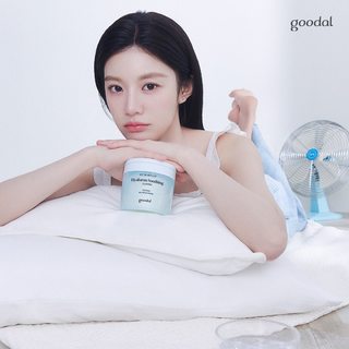 Go Youn-jung feet photo thumbnail