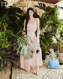 Go Youn-jung feet photo thumbnail