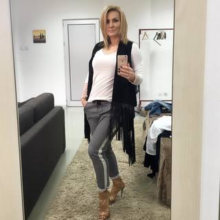 Goca Trzan feet photo thumbnail