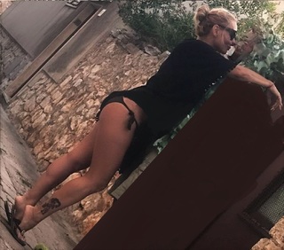 Goca Trzan feet photo thumbnail