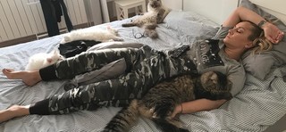 Goca Trzan feet photo thumbnail