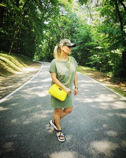 Goca Trzan feet photo thumbnail