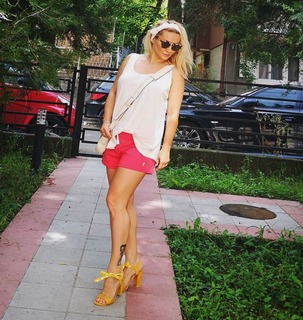 Goca Trzan feet photo thumbnail