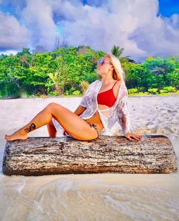 Goca Trzan feet photo thumbnail