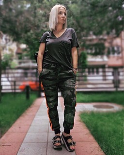 Goca Trzan feet photo thumbnail