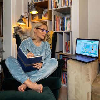 Goca Trzan feet photo thumbnail