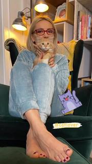 Goca Trzan feet photo thumbnail