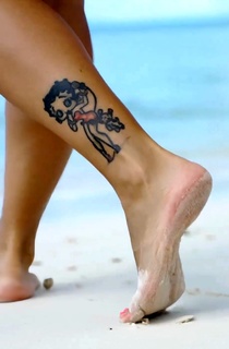 Goca Trzan feet photo thumbnail