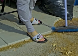 Goca Trzan feet photo thumbnail