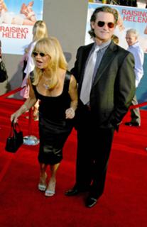 Goldie Hawn feet photo thumbnail
