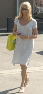 Goldie Hawn feet photo thumbnail