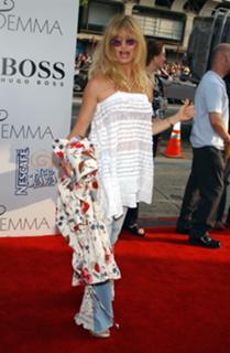 Goldie Hawn feet photo thumbnail