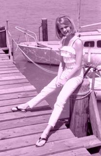 Goldie Hawn feet photo thumbnail