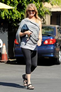 Goldie Hawn feet photo thumbnail