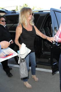 Goldie Hawn feet photo thumbnail
