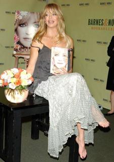 Goldie Hawn feet photo thumbnail