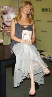 Goldie Hawn feet photo thumbnail