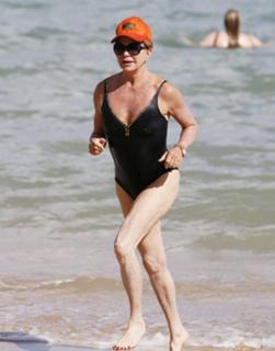 Goldie Hawn feet photo thumbnail