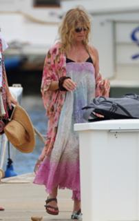 Goldie Hawn feet photo thumbnail