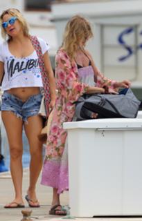 Goldie Hawn feet photo thumbnail