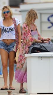 Goldie Hawn feet photo thumbnail