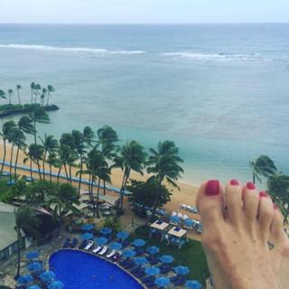 Goldie Hawn feet photo thumbnail