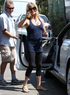 Goldie Hawn feet photo thumbnail
