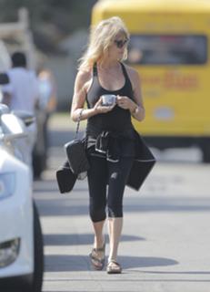 Goldie Hawn feet photo thumbnail